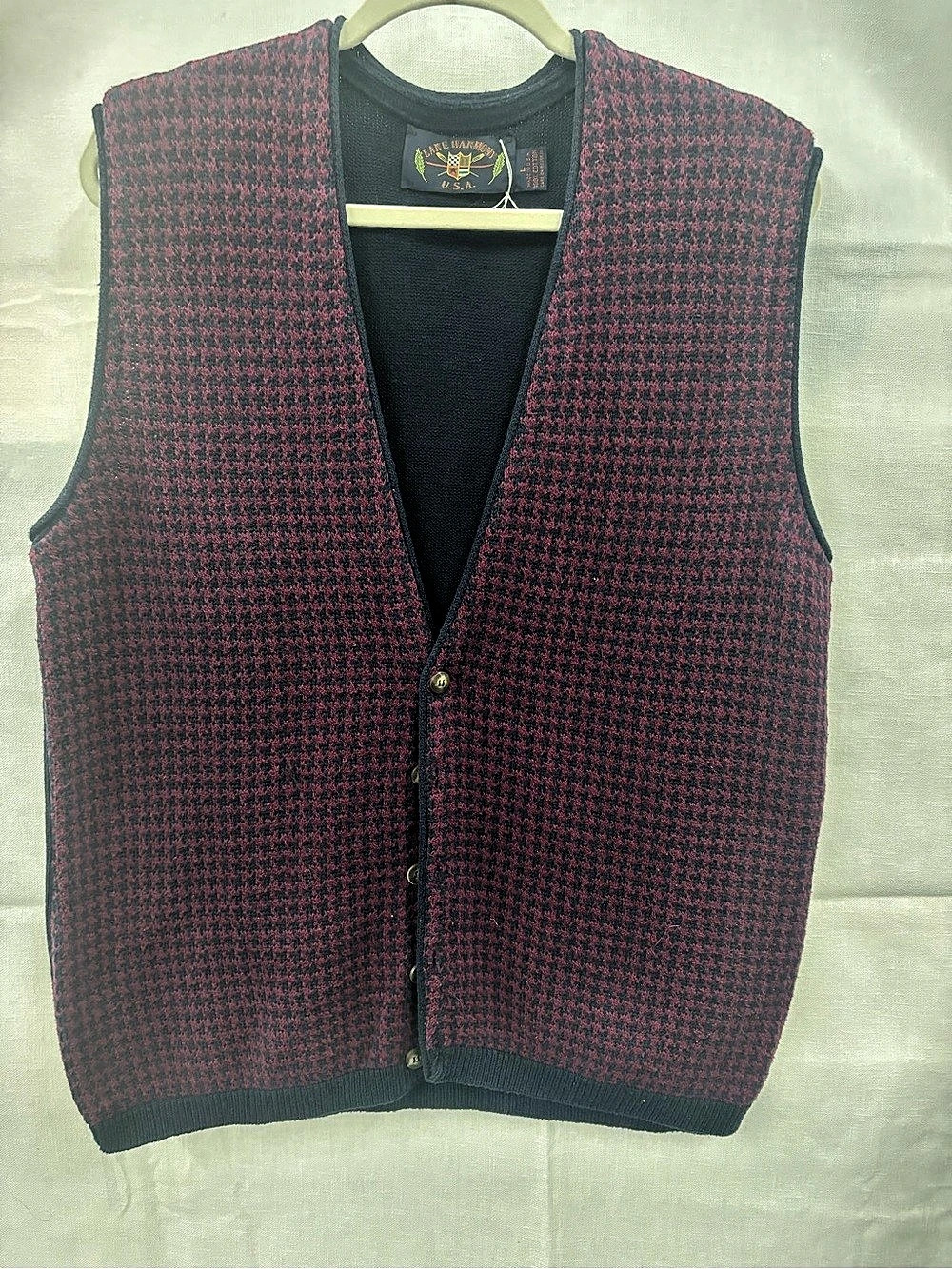 Lake Harmony Houndstooth V-Neck Vest Red & Black Large